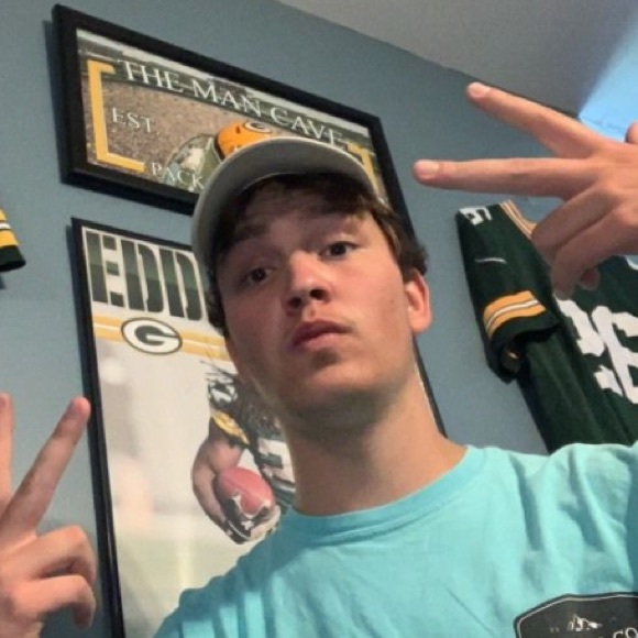 Meet your Posher, Taylor - Picture 1 of 1